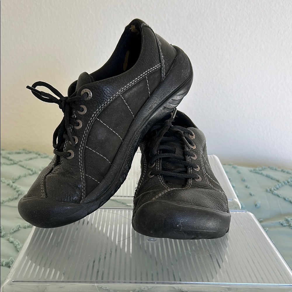 Keen shoes, size 8